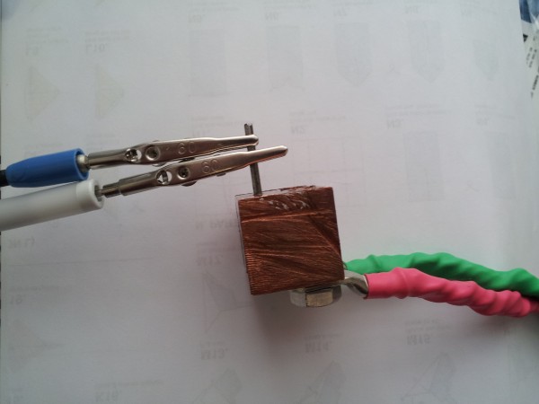 Figure 1 Shorted lead test fixture.  Sense leads are connected at top, current leads at bottom